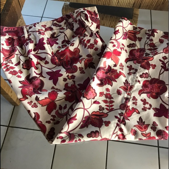 Express Stretch Halter Top & Capri Pants - Picture 6 of 8